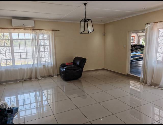 5 BEDROOM HOUSE FOR SALE IN ATHOLL HEIGHTS